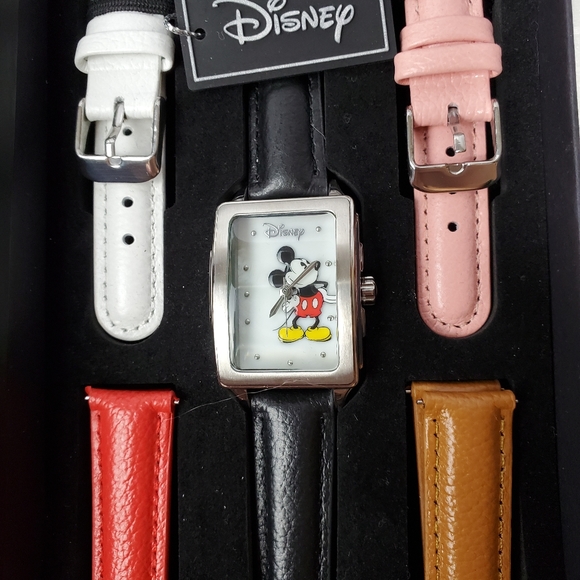 NWOT Disney Mickey Mouse Changeable banded watch - Picture 2 of 8